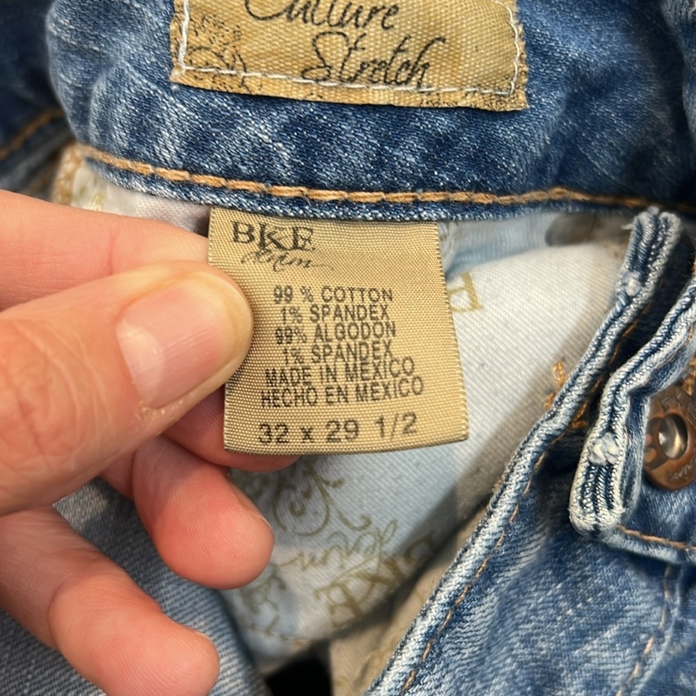 BKE Blue Flare Wide Leg Jeans with Classic Denim Style size 32x29 1/2. - Picture 9 of 9